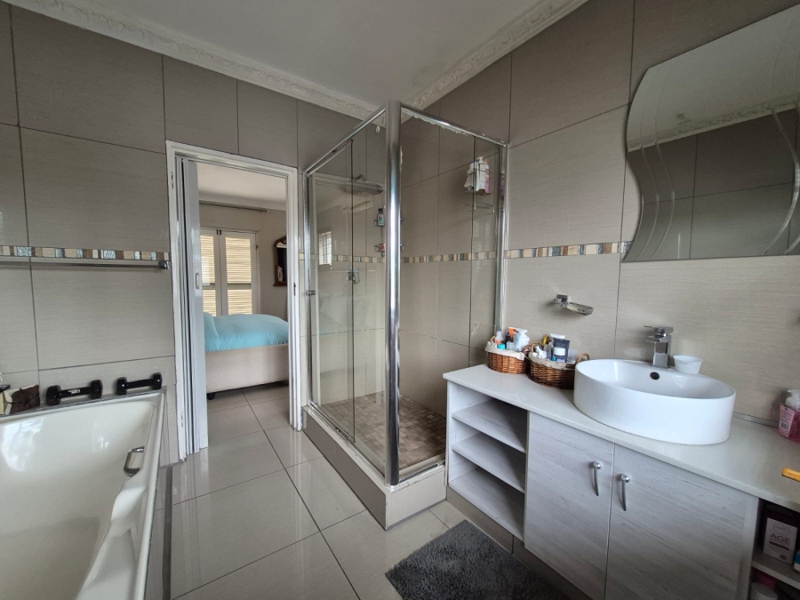 5 Bedroom Property for Sale in Paglande Western Cape